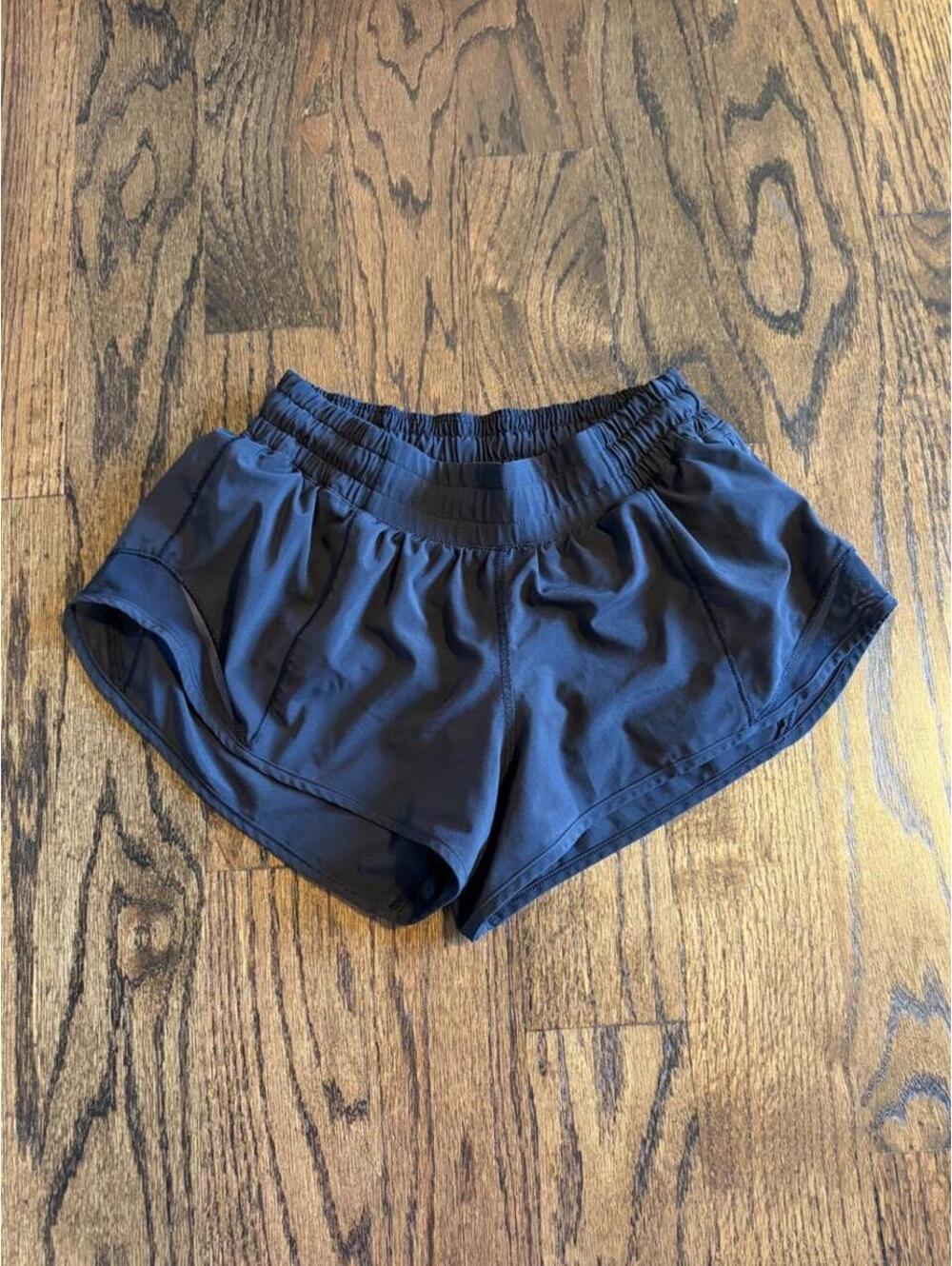 Lululemon black hotty hot shorts 2.5”